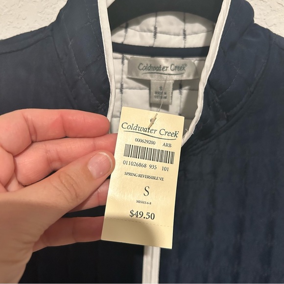 New COLDWATER CREEK Small Reversible Quilted Vest Navy Blue White Pockets Thin - Picture 10 of 10